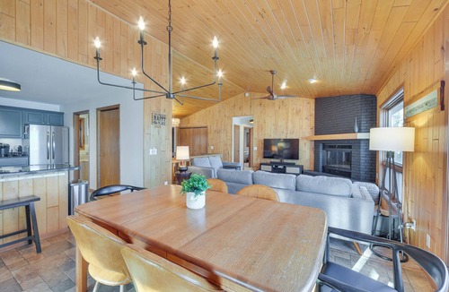 Hayward Cabin | Boat Dock, Full Gym: Waterfront Nelson Lake Gem!