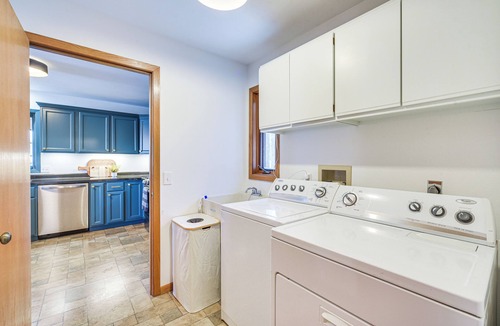Hayward Cabin | Boat Dock, Full Gym: Waterfront Nelson Lake Gem!