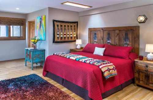 Canoncito Bed & Breakfast | Bobcat Inn