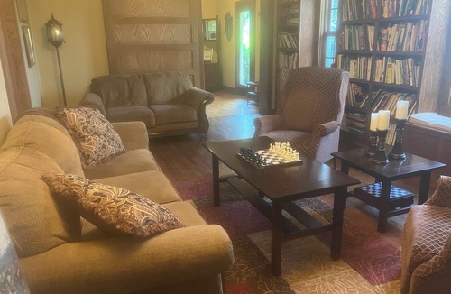 Mindoro House | Brambleberry House: 3 bedroom, 3-bath luxury country retreat