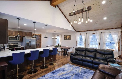 Somerset House | Brand-new 4BR, Entire Home, Sleeps 10