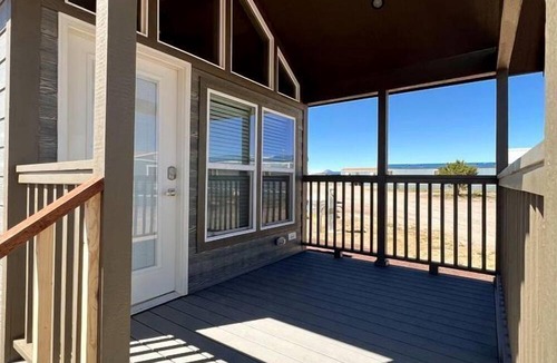 Valle Cabin | Brand-New Luxury Tiny Home Retreat with Loft & Stargazing Deck in Williams, Arizona
