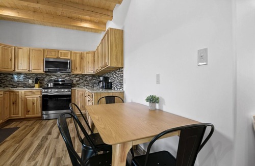 Taos House | Brand New Ranchos Mountain/Gorge Getaway with Hot Tub