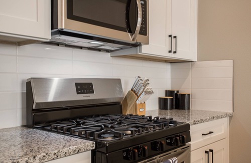 Raynolds Addition Condo | Brand New Stylish Condo Close to Old Town and Downtown