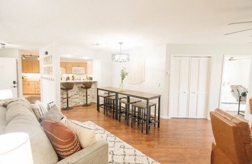 Table Rock Condo | Branson Boho 1 Gated on GROUND FLOOR FULLY REDONE 2 king beds, 2 full bath!
