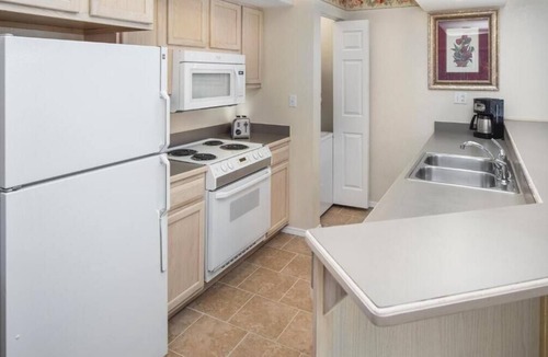 Table Rock Villa | Branson | Easy Lake Retreat | Pool + Lake