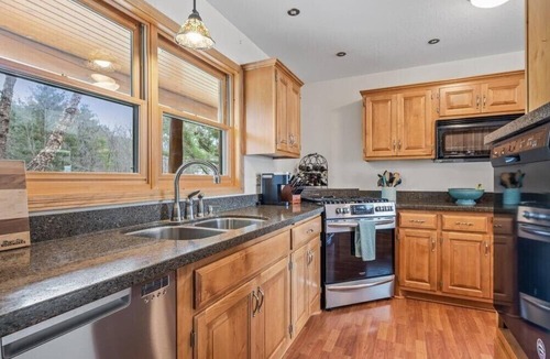 Rush City House | Breathtaking Lakeside Log Cabin with Spacious Patio/Deck feat. Gorgeous Views