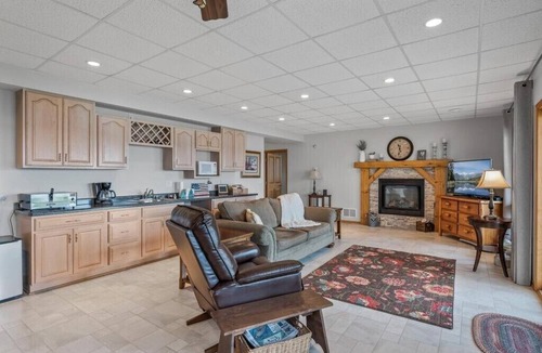 Rush City House | Breathtaking Lakeside Log Cabin with Spacious Patio/Deck feat. Gorgeous Views