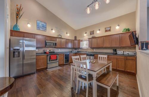 Pepin Apartment | Breeze Condo - Luxury Stay 2 Blocks from Beach