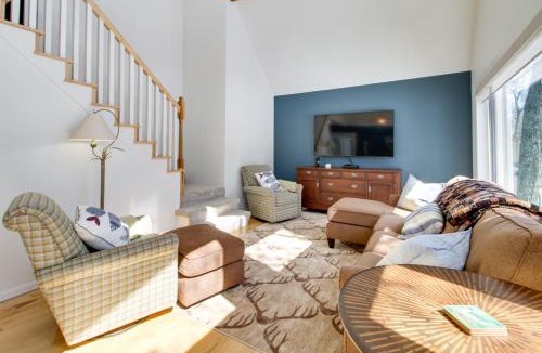 Breezy Point House | Breezy Point Cabin Deck with Golf Course Views!