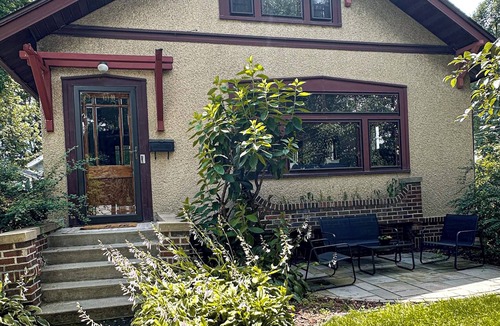 Kutzky Park House | Bricks - Main floor 2 bed/bath home, 2 car garage 3 blocks from Mayo Clinic!