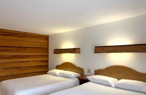 Tomahawk House | Bridge Inn Tomahawk -1st Floor, 2 Queen Size Bed, Walkout, River View
