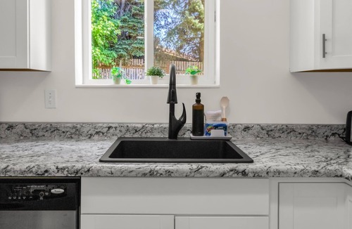 Logan Apartment | Bright 2 Bd - Great Location Near USU and Downtown