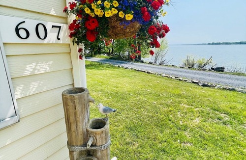North Hero Cottage | Bright 3 Bedroom Lake Cottage with dock!