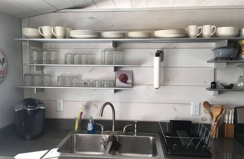 Duxbury Apartment | Bright & Airy Guest House in downtown Waterbury