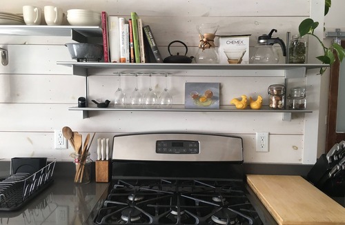 Duxbury Apartment | Bright & Airy Guest House in downtown Waterbury