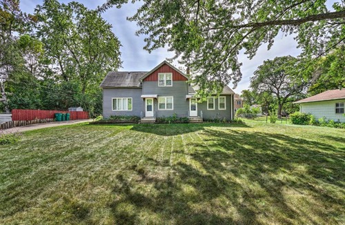 West St. Paul House | Bright St Paul Home with Grill, 3 Mi to Dtwn!
