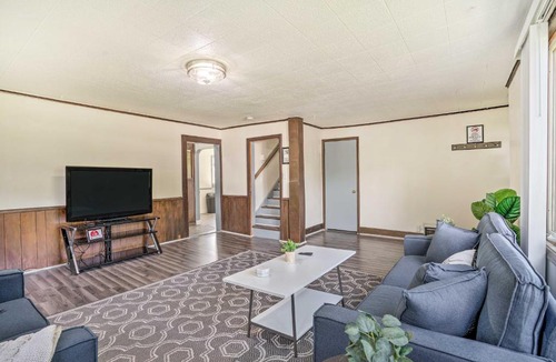 West St. Paul House | Bright St Paul Home with Grill, 3 Mi to Dtwn!
