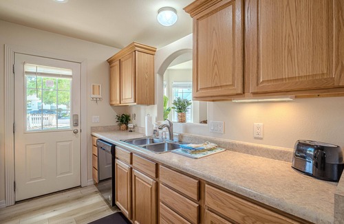 Fruita House | Bright Star: Downtown Charm—Dogs Welcome!
