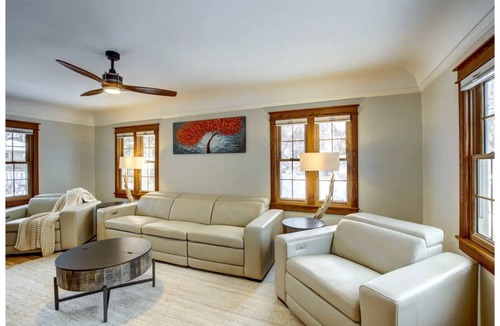 Spring Valley House | Broadway Guest House