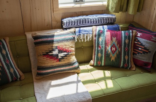 Chromo Hostel | Bunkhouse Loft - Countryside View