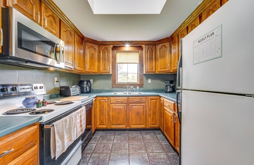 Buskirk House | Buskirk Vacation Rental w/Deck & Putting Green!