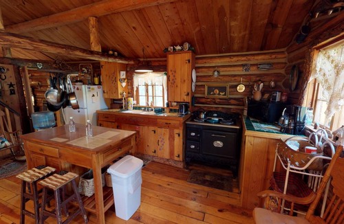 Red River Cabin | Cabin ∙ 3 bedrooms ∙ 6 guests