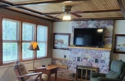 Chetek House | Cabin 6 - Large 2 Bedroom Lakefront Cabin