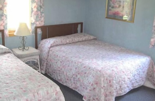 Pine River Apartment | Cabin 8 at Heaths Resort