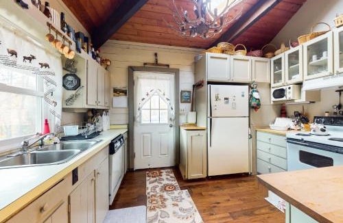 Warren House | Cabin By The Trees