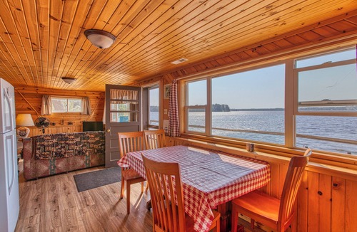 Gordon Cabin | Cabin on the Lake w/6-Beds - Northwoods - Complimentary Dock - Pets ok