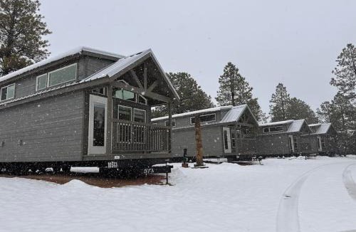 Williams Ski Chalet | Cabins with a Mountain view 4A