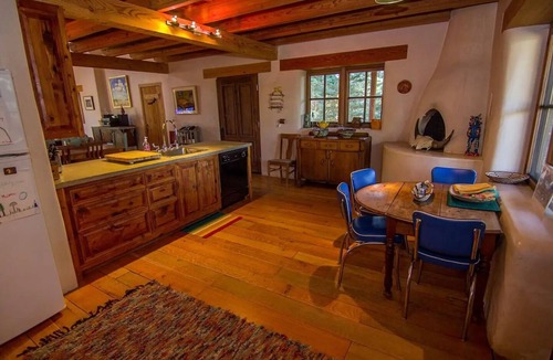 Arroyo Seco House | Caja de Tesoro ~ A Romantic Mountain Getaway!