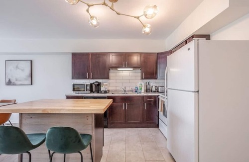 Otterbien Home House | Calm & Peaceful 3B: King Beds by Liberty Hospital