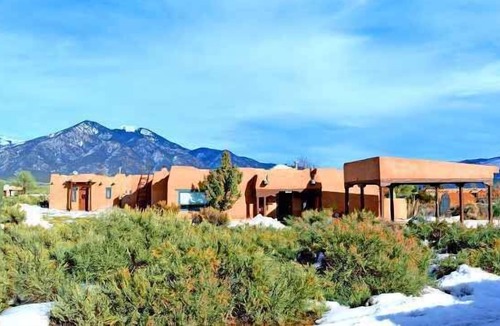 El Prado House | Cantina la Compound - Panoramic Mountain Views Hot Tub - Air Conditioned