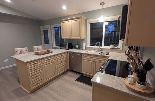 Langley House | Captains Quarters - 3 bdm, all new inside; on the golf course; walk to the beach