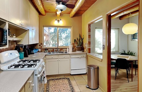 Southside House | Casa Alegre | Electric Fireplace + Hot Tub!