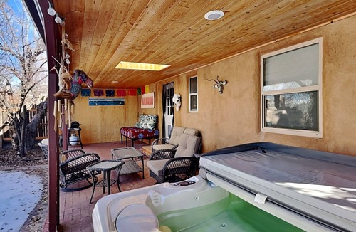 Southside House | Casa Alegre | Electric Fireplace + Hot Tub!