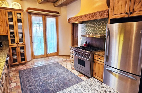 Arroyo Seco House | Casa Bella - VIEWS private yard stream gourmet kitchen high speed internet