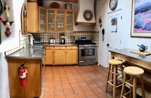 Historic Eastside House | Casa Cody - Classic Historic Adobe - East Side near Canyon Rd, WALK to Plaza