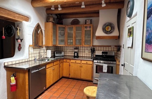Historic Eastside House | Casa Cody - Classic Historic Adobe - East Side near Canyon Rd, WALK to Plaza