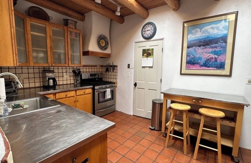 Historic Eastside House | Casa Cody - Classic Historic Adobe - East Side near Canyon Rd, WALK to Plaza