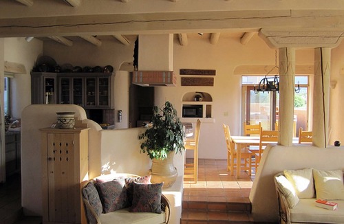 Arroyo Seco House | CASA COYOTE - Los Altos- Adobe View Home-Clubhouse Swim/Tennis/Ski/WIFI/Spa/Hike