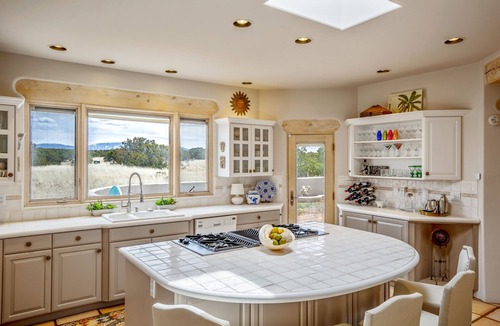 La Tierra House | Casa de las Vistas | Stunning Mountain Views | Designer Decor | MONTHLY
