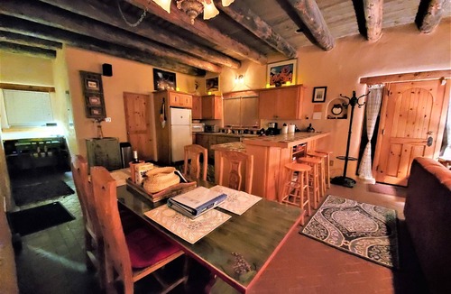 El Prado House | Casa De Luz 1.3 Acre Privacy Fenced/Gated Mountain Views Spa & Fiber Optic WiFi