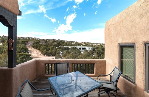 Tesuque Hills House | Casa de Paz | In Gated Community, Stunning Views!