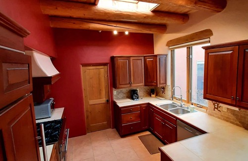El Prado House | Casa Del Cielo- Your Taos home with an amazing view!