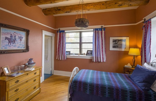 Cimarron Bed & Breakfast | Casa del Gavilan Historic Inn
