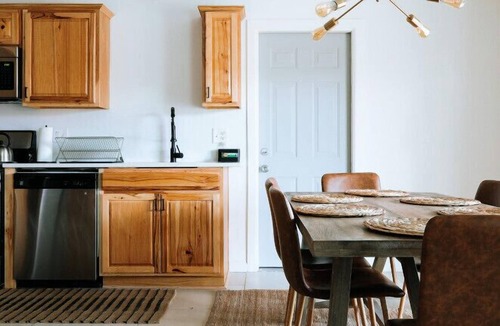 Hodgin House | Casa del Sol|dog friendly|KING BED