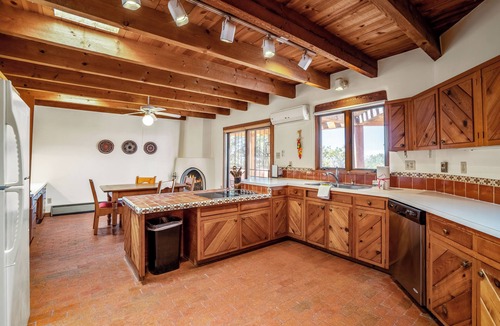 Chupadero House | Casa Encantado | Secluded Retreat & Views